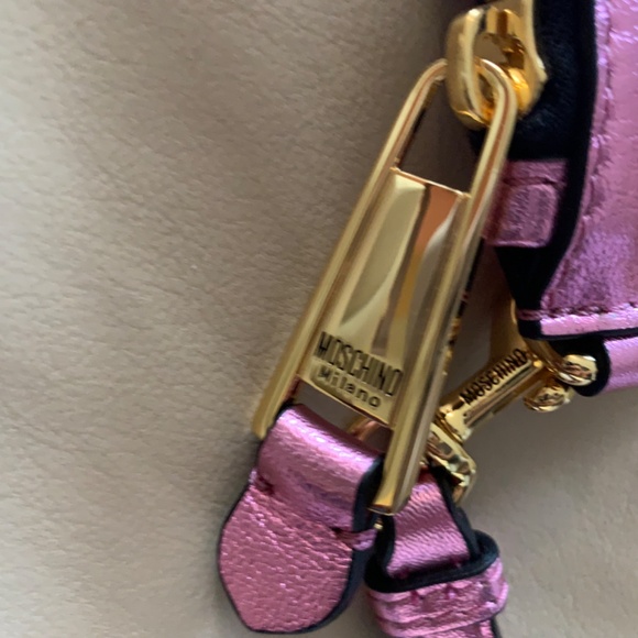 MOSCHINO Logo-Plaque Leather Clutch - Picture 6 of 16